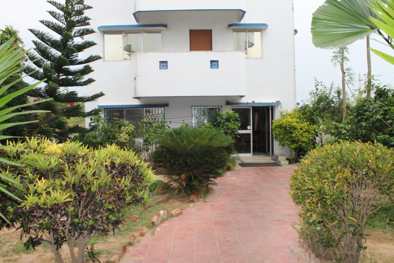 Hotel Arya Palace Puri Exteriör bild